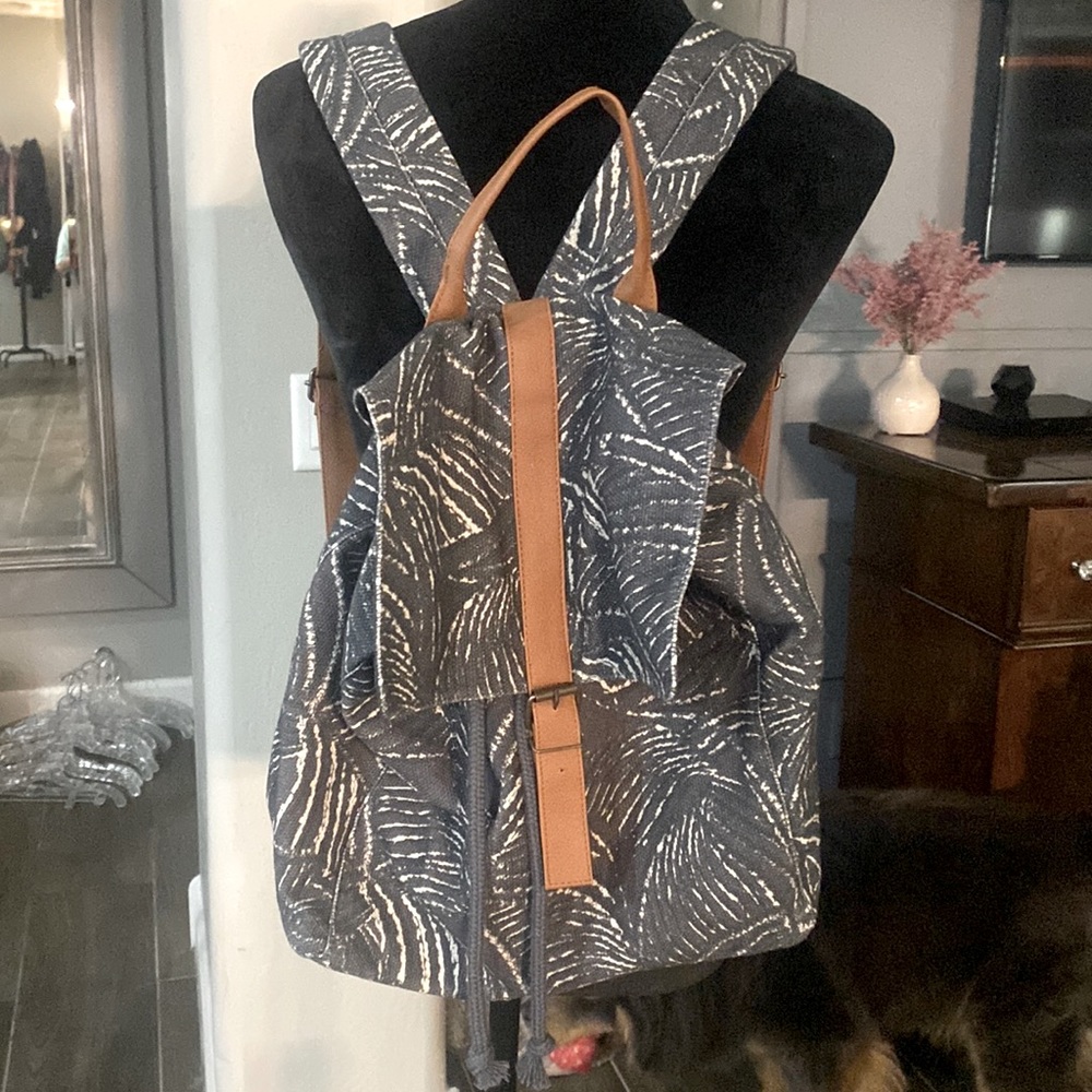 NWOT Lu and Elle fabric backpack with leather handle